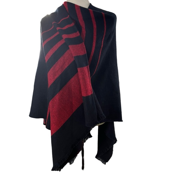 Banana Republic Black & Red Reversible Knit Poncho One Size NWT - Picture 4 of 6